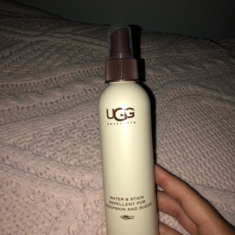 6 oz. water and stain repellent for ugg’s!
